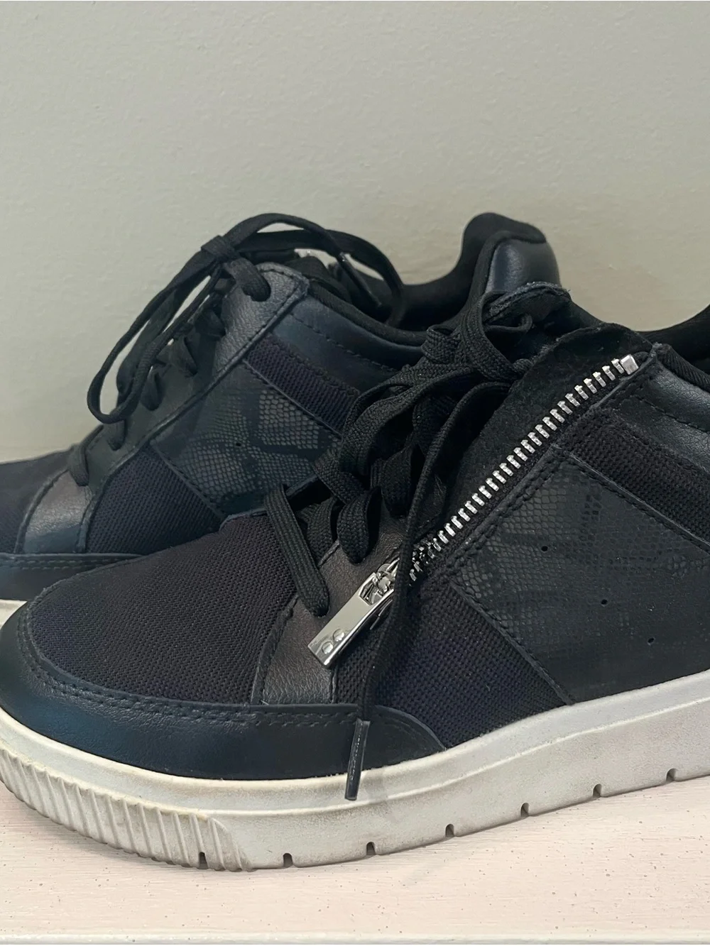 RYKA Victory Black Canvas Hidden Wedge Zip & Tie Sneaker Sz 9 Cute+Comfortable!